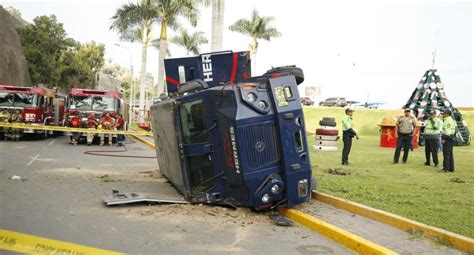 accidente en Chorrillos: vehículo de caudales se despista y se 